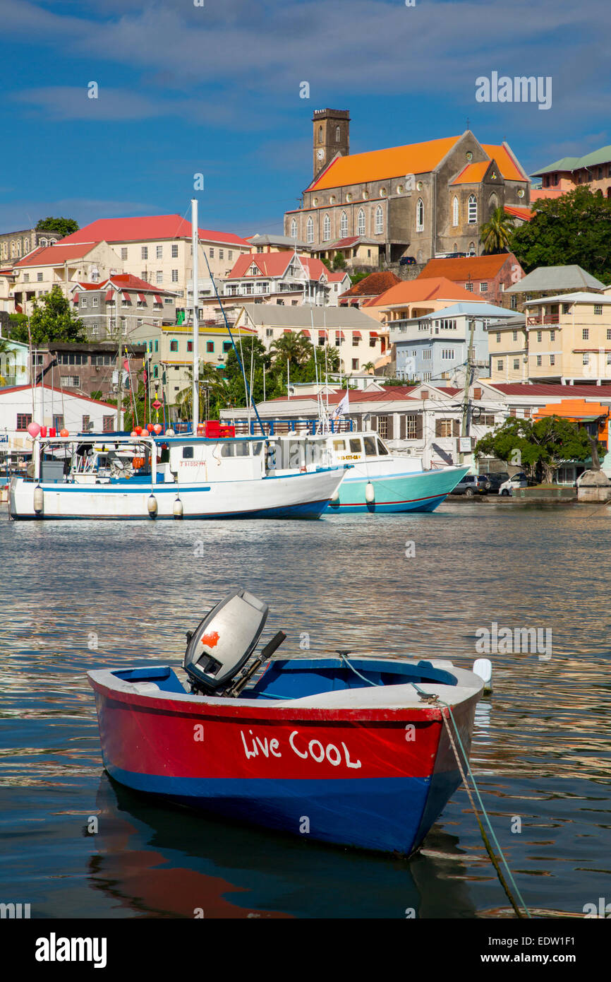 Il Carenage - porto interno in St Georges con Cattedrale dell Immacolata Concezione al di là, Grenada, West Indies Foto Stock