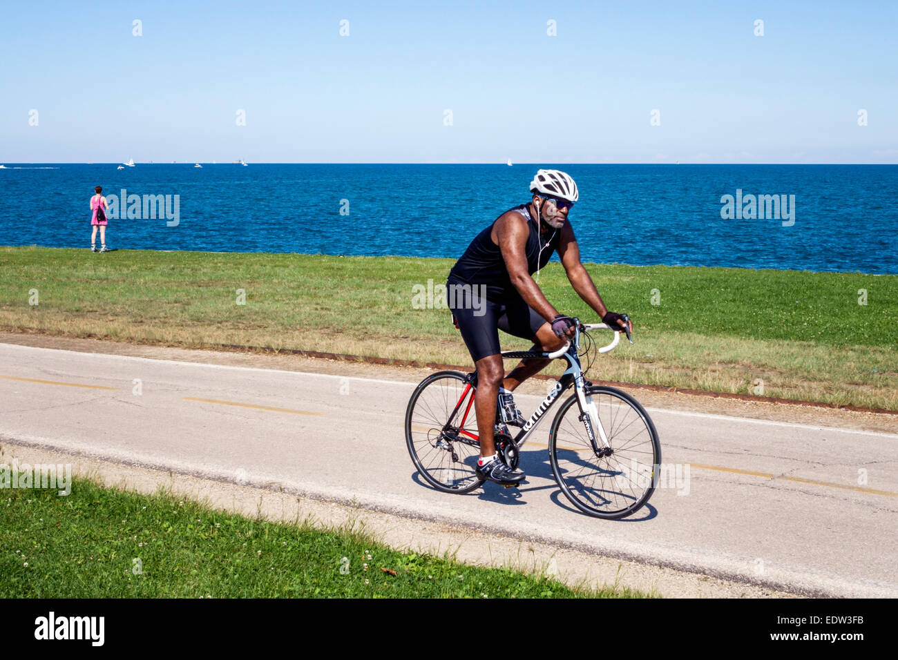 Chicago, Illinois, South Side, Lake Michigan, 39th Street Beach, Lakefront Trail, acqua, alberi, ciclisti bicicletta biciclette, ciclismo equitazione ex Foto Stock
