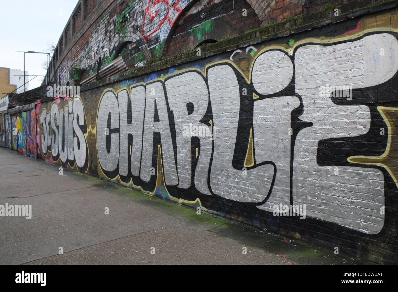 Shoreditch, Londra, Regno Unito. Il 10 gennaio 2015. Per commemorare il Paris tiri, Je Suis Charlie graffiti a Londra. Credito: Matteo Chattle/Alamy Live News Foto Stock
