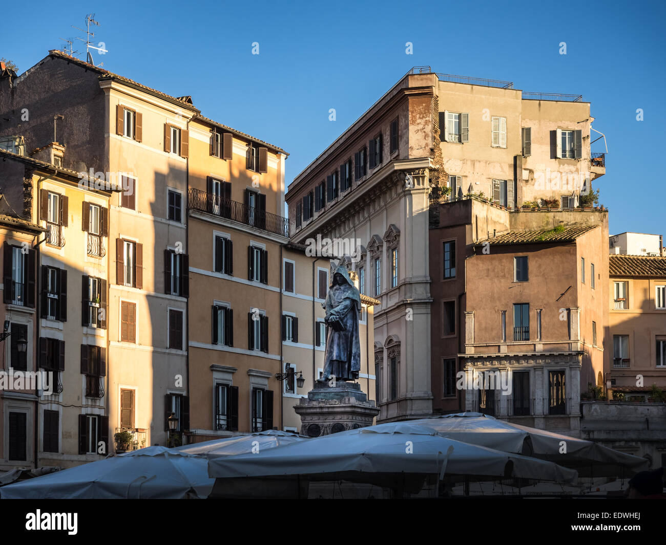 Giordano Bruno statua a Campo dei Fiori piazza di Roma, Italia Foto Stock