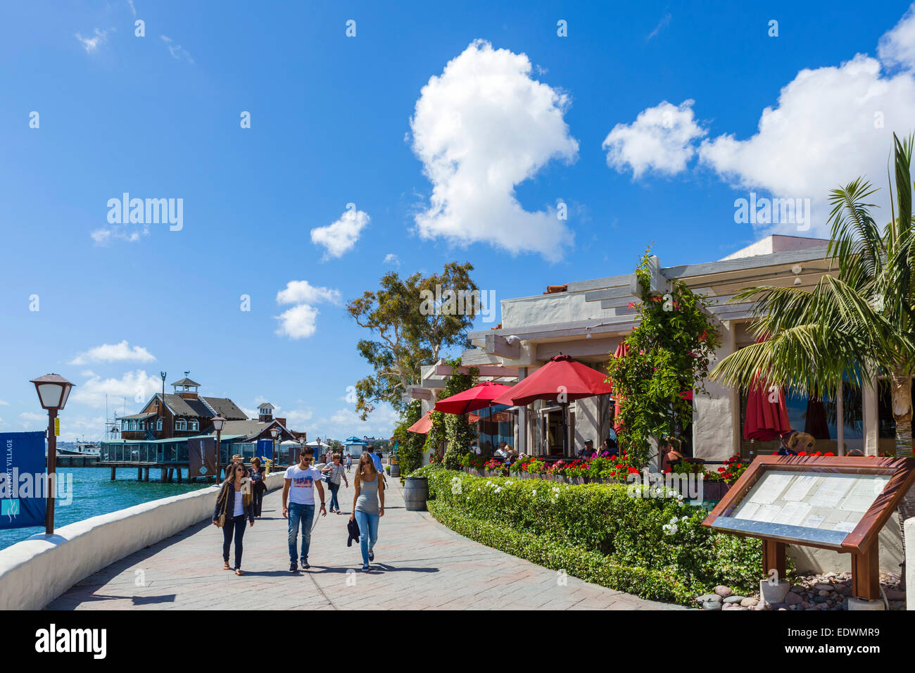 Ristoranti sul lungomare sull'Embarcadero al Seaport Village, Marina District, San Diego, California, Stati Uniti d'America Foto Stock