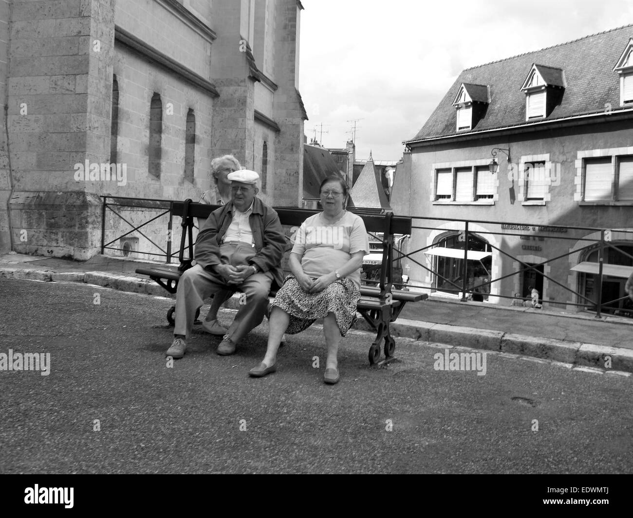 Vecchia coppia al di fuori del Duomo, Blois Foto Stock