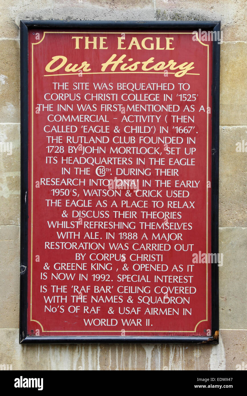 La storia di l'Aquila Public House, Cambridge, sulla parete al di fuori del pub Foto Stock