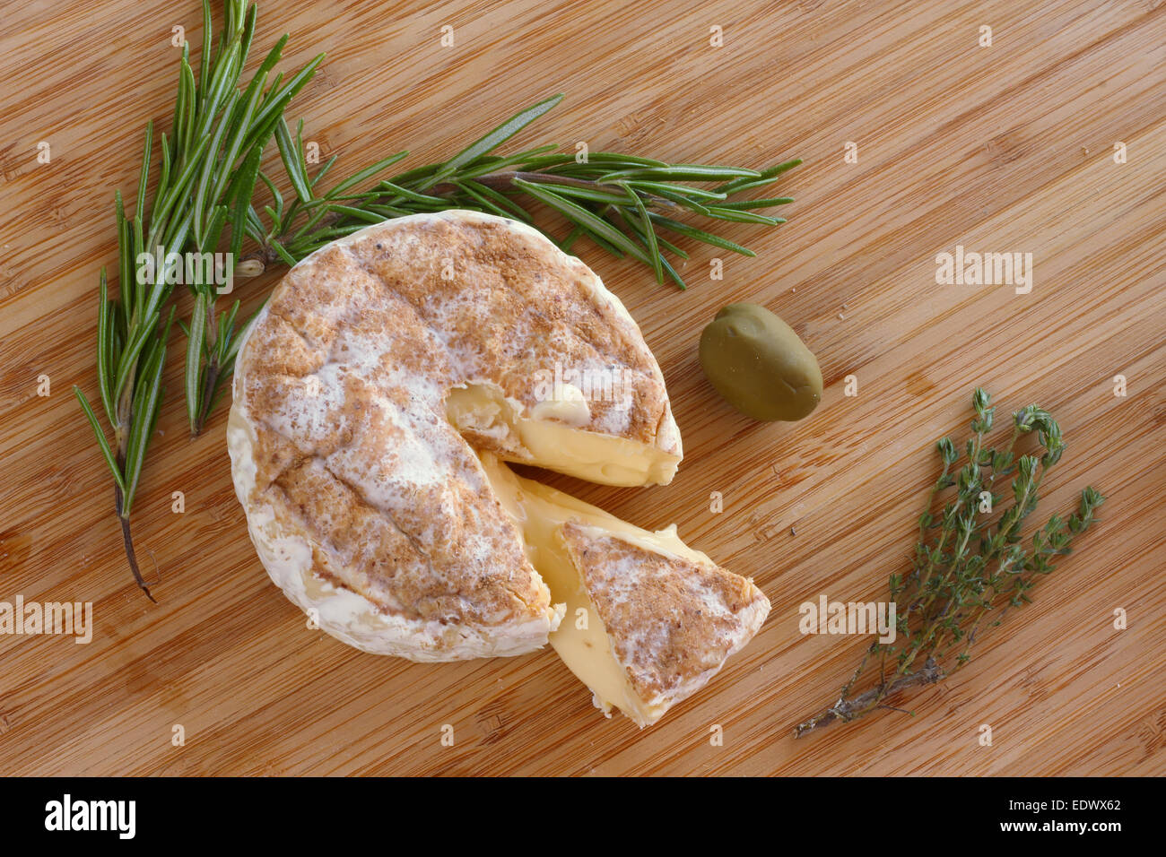 Formaggio francese composizione sulla tavola di legno close-up Foto Stock