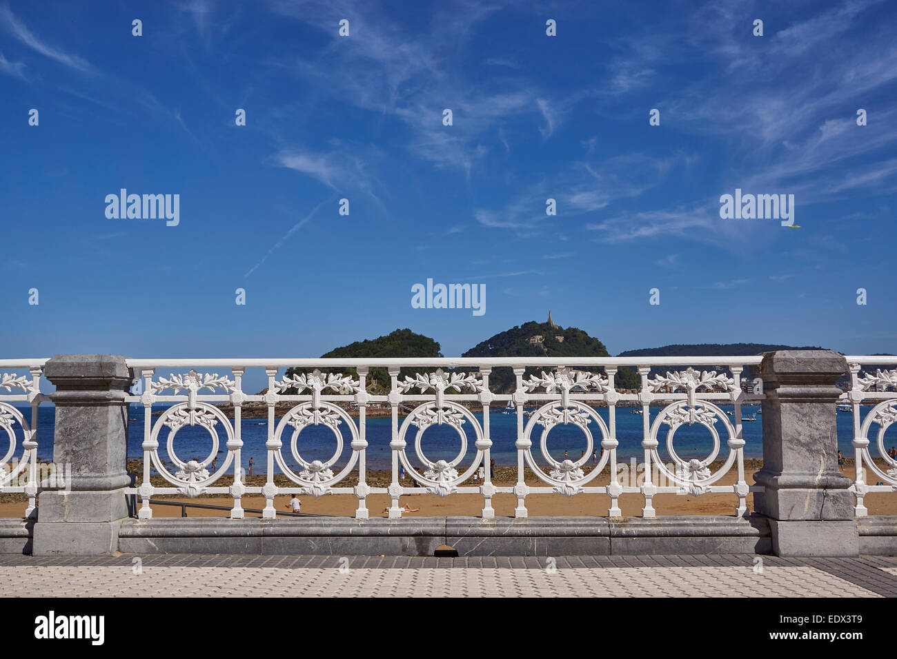 San Sebastian bay, città vecchia e la spiaggia Concha Foto Stock