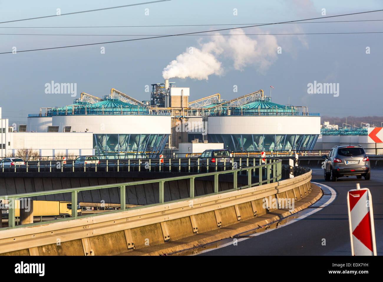 Currenta centro di smaltimento presso Bayer Leverkusen Chempark - Bürrig, impianto di depurazione per il trattamento delle acque reflue Foto Stock