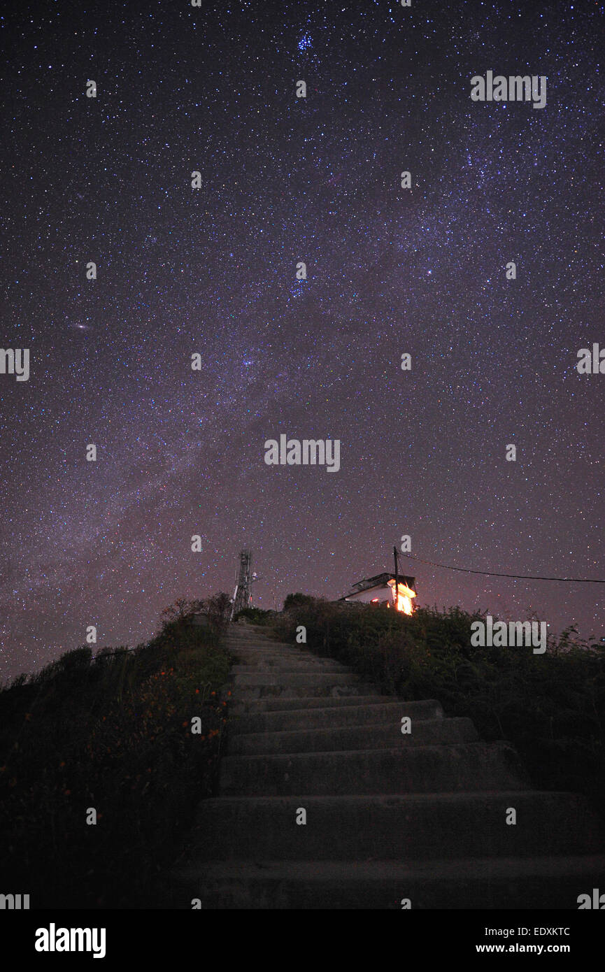 La via Lattea a Sarangkot, un paradiso in cima a una collina che offre panorami mozzafiato e una porta d'ingresso all'avventura. Foto Stock