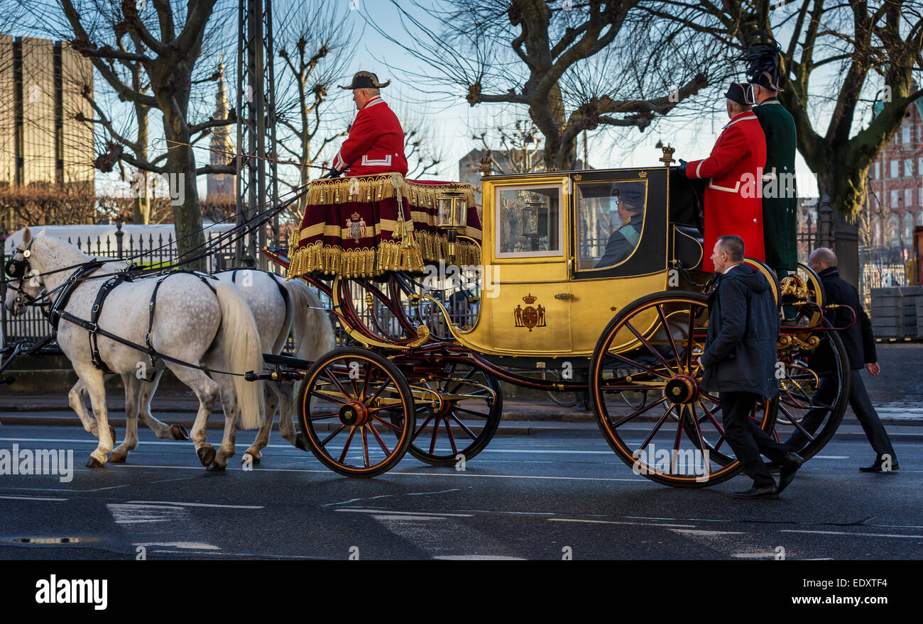 La regina danese Margrethe II e del principe Henrik nella Royal Coach, Copenhagen, Danimarca Foto Stock