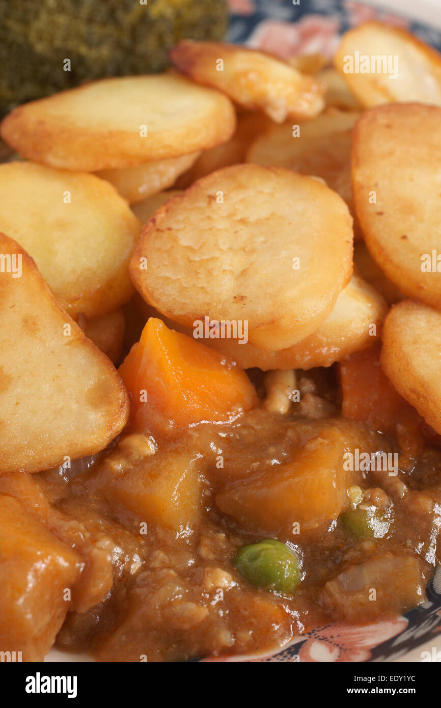 Lancashire hotpot tradizionalmente costituito da agnello e rabboccato con le patate a fette Foto Stock