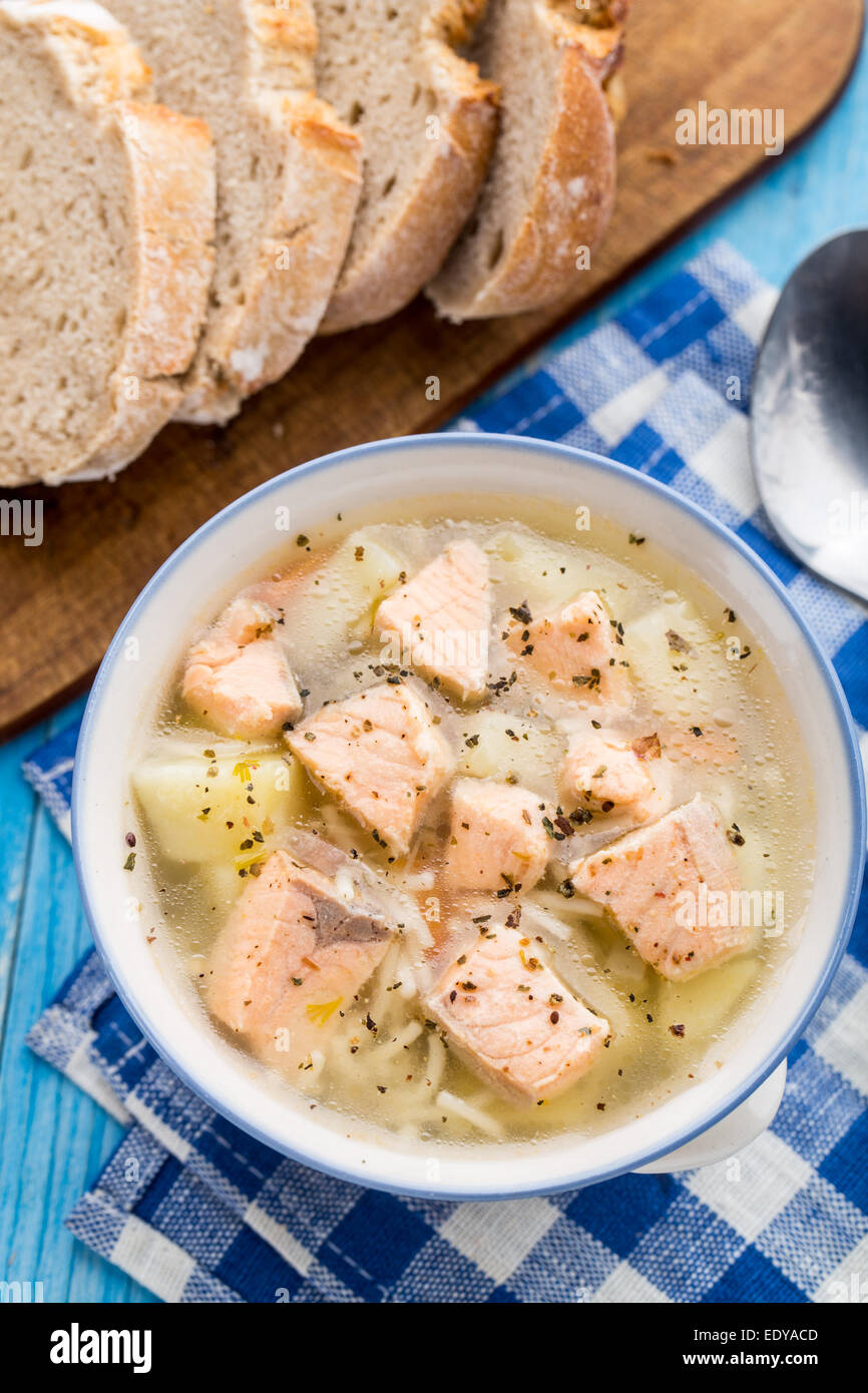 Zuppa di pesce in una ciotola Foto Stock
