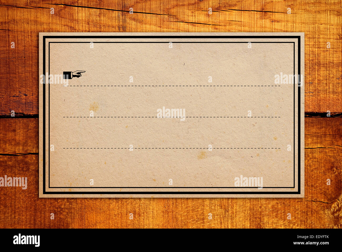 Vintage retrò carta adesiva Tag etichetta come copia di spazio su sfondo di legno Foto Stock