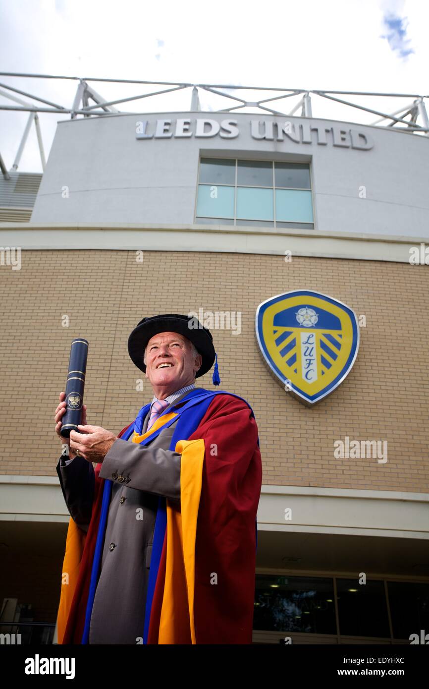 Eddie grigio con il suo dottorato onorario da Leeds Beckett University Foto Stock