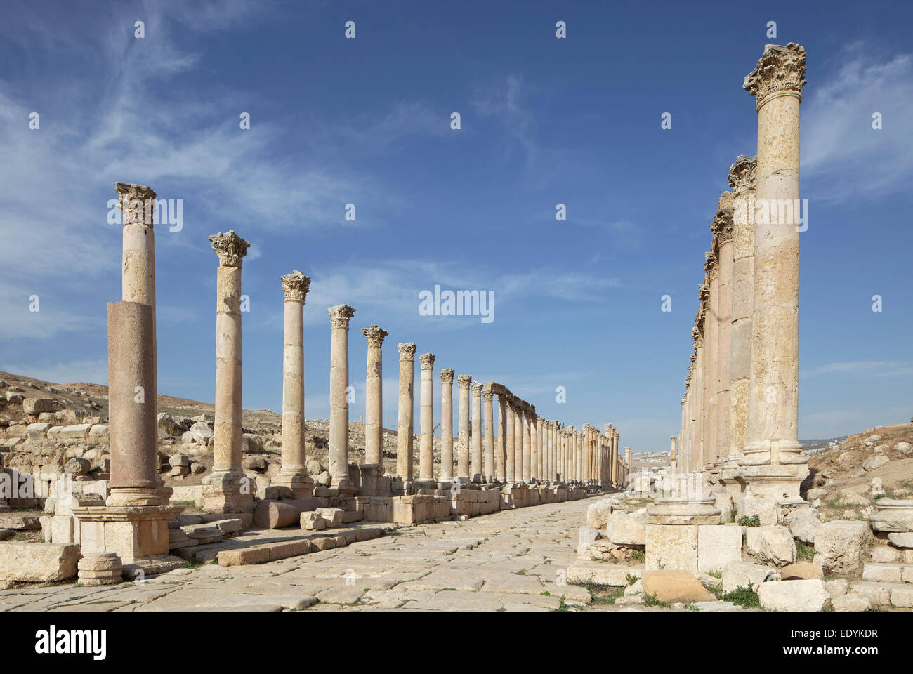 Strada principale Cardo Maximus, colonne, antica città romana di Jerash, parte della Decapoli, Jerash Jerash, Governatorato, Giordania Foto Stock