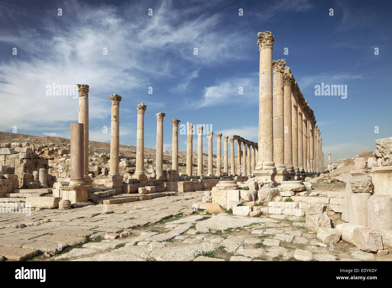 Strada principale Cardo Maximus, colonne, antica città romana di Jerash, parte della Decapoli, Jerash Jerash, Governatorato, Giordania Foto Stock