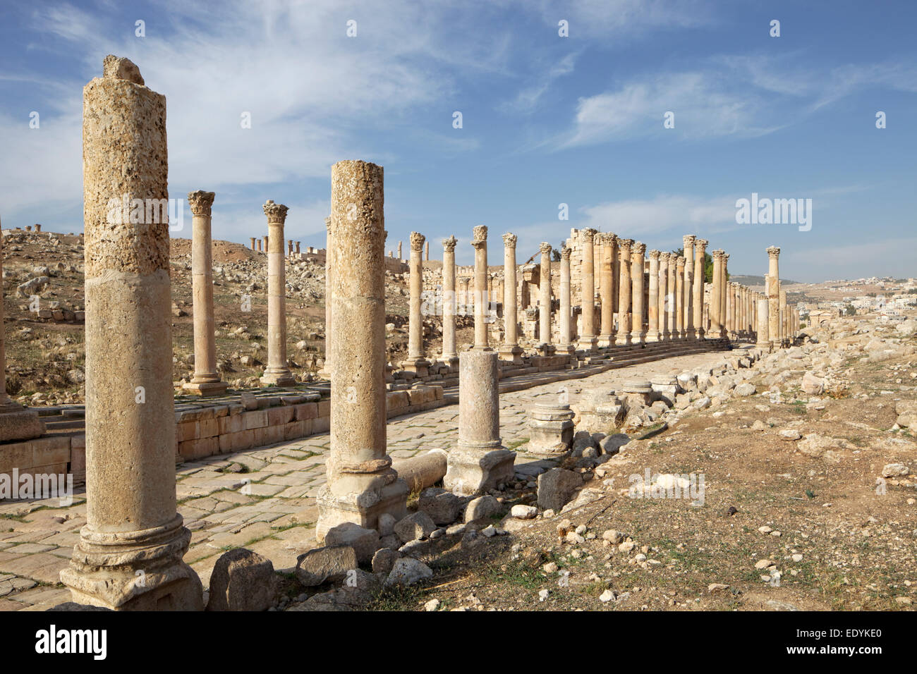 Strada principale Cardo Maximus, colonne, antica città romana di Jerash, parte della Decapoli, Jerash Jerash, Governatorato, Giordania Foto Stock