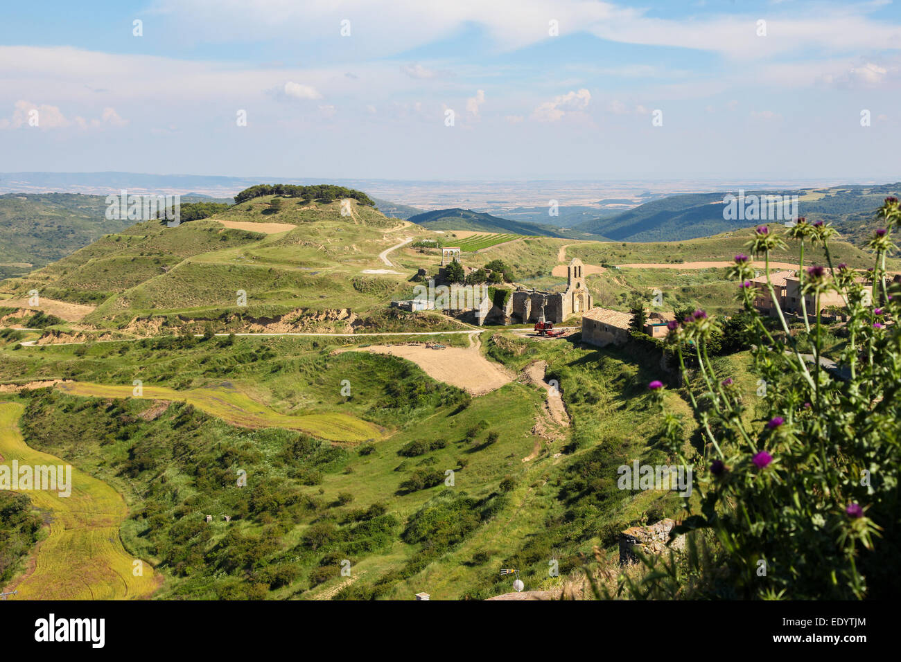 Panorama sulla città, Ujue (Uxue in basco), una città in Navarra, Spagna settentrionale Foto Stock