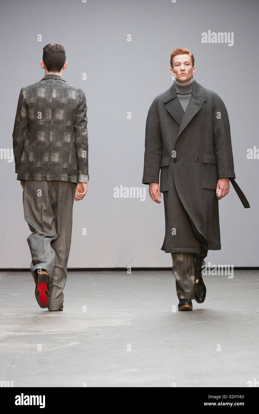 Londra, Regno Unito. Il 12 gennaio 2015. La pista mostra di E Tautz a Londra collezioni: gli uomini, l'uomo della settimana della moda di Londra. Foto: CatwalkFashion/Alamy Live News Foto Stock
