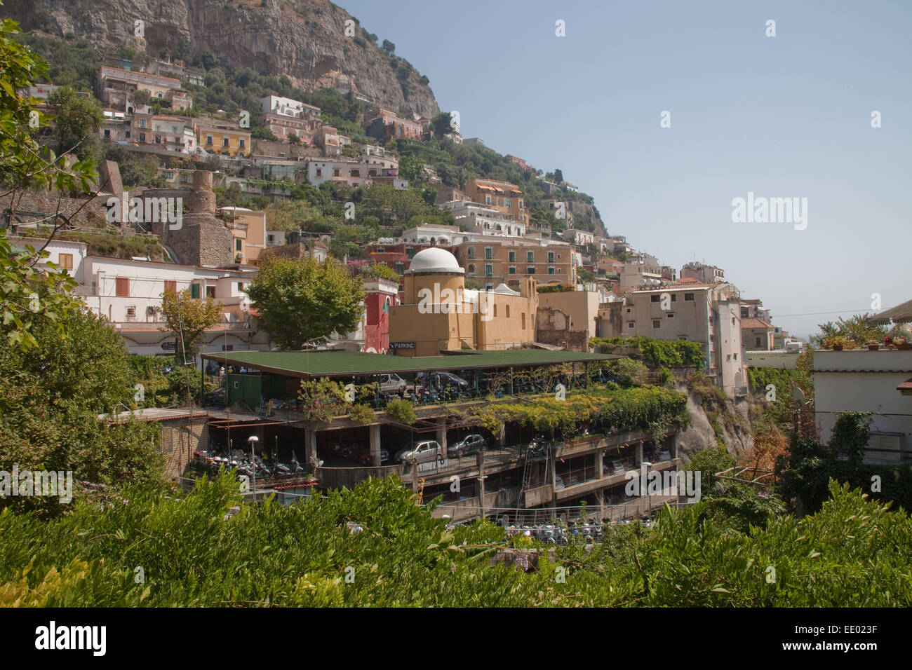 La costa di Amalfi cittadina collinare di Positano,nel suo pittoresco. Foto Stock