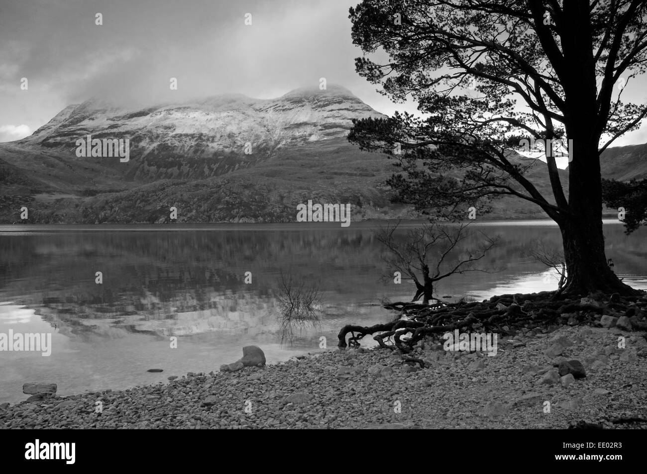 Loch Maree e Slioch in bianco e nero Foto Stock