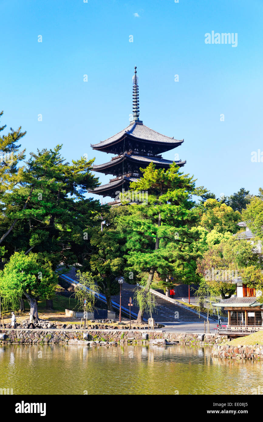 Torre di legno di al-ji di Nara il Giappone è il più grande tempio pagoda nel paese a un'altezza di 54,8 metri. Foto Stock