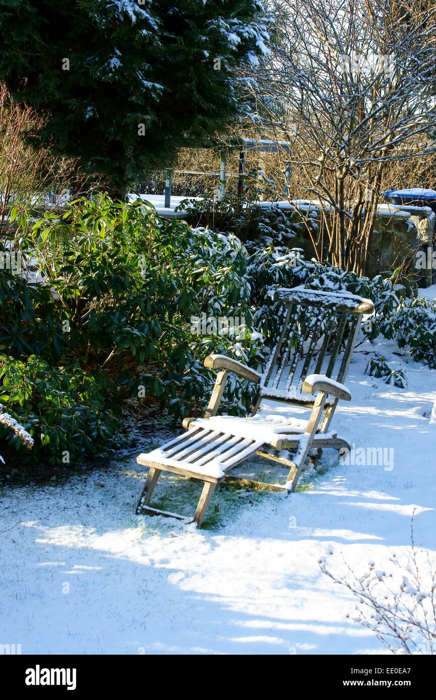 Snowy sedia da giardino Foto Stock