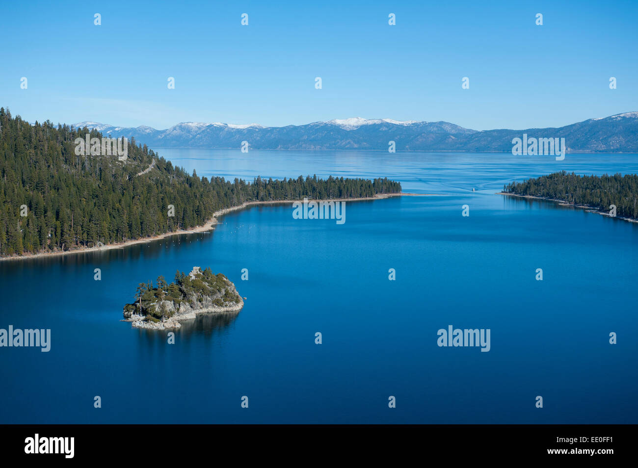 Stati Uniti d'America California CA Lake Tahoe Emerald Bay e Fannette Island tour in barca di entrare nella baia Foto Stock