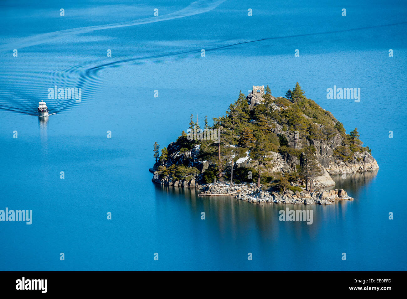 Stati Uniti d'America California CA Lake Tahoe Emerald Bay e Fannette Island tour in barca di entrare nella baia Foto Stock