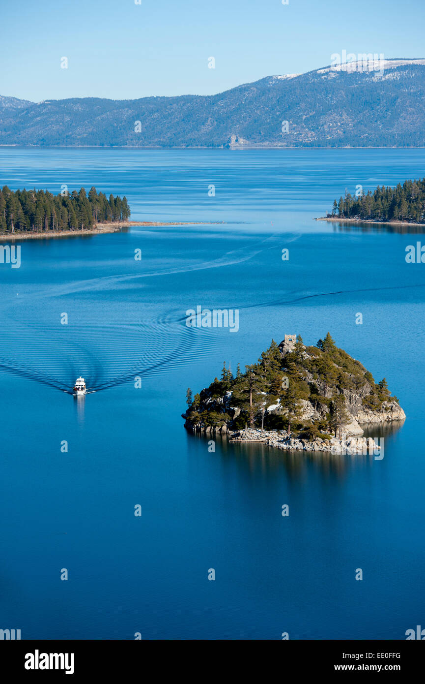 Stati Uniti d'America California CA Lake Tahoe Emerald Bay e Fannette Island tour in barca di entrare nella baia Foto Stock