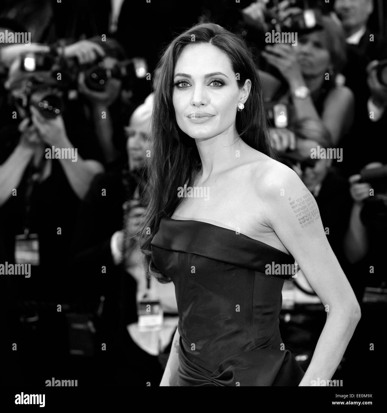 CANNES, Francia - 16 Maggio: Angelina Jolie assiste " albero della vita " Premiere durante il 64esimo Festival del Cinema di Cannes il 16 maggio 2011 Foto Stock