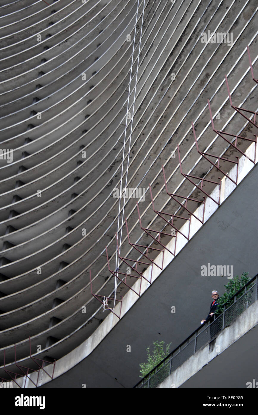 Il Palazzo Copan, progettato dall'architetto brasiliano Oscar Niemeyer, in Sao Paulo, Brasile. Foto Stock