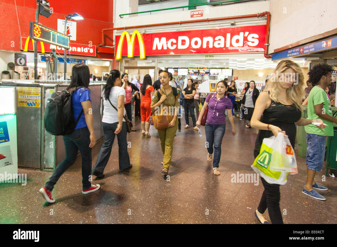 All interno della stazione centrale degli autobus, Tel Aviv, Israele Foto Stock