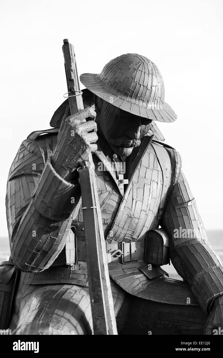 Una scultura in acciaio raffigurante una British guerra mondiale un soldato da Ray Lonsdale Foto Stock