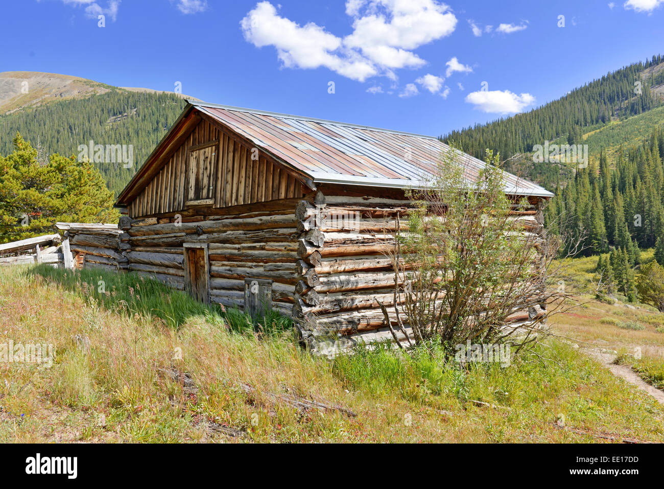 Vintage Log Cabin nella vecchia città mineraria, Colorado Foto Stock