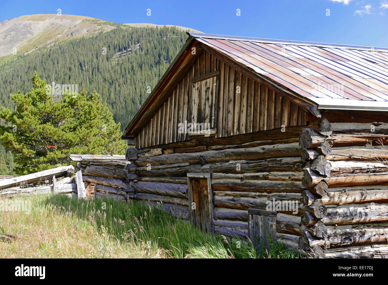 Vintage Log Cabin nella vecchia città mineraria, Colorado Foto Stock