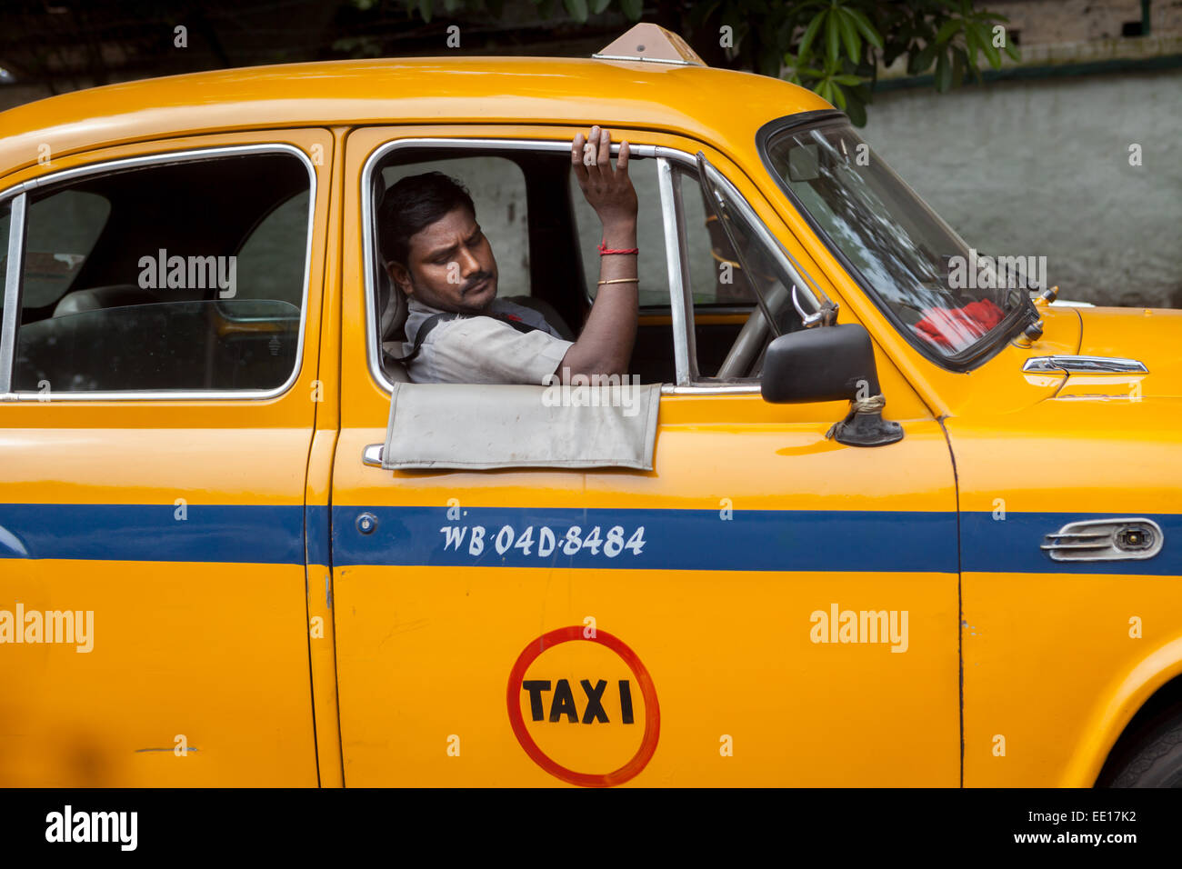 Taxi driver in Kolkata. Foto Stock