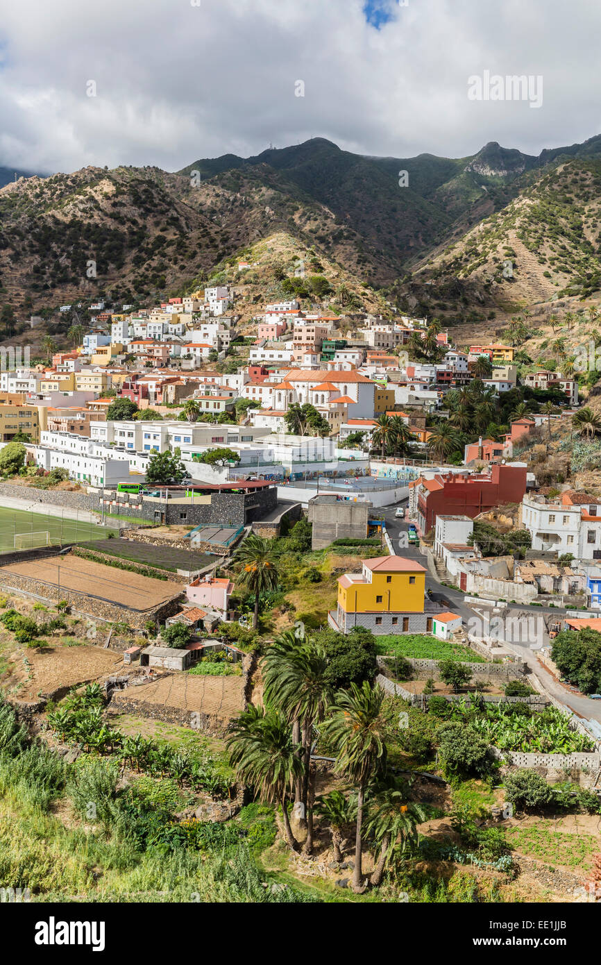 Una vista di Vallehermoso sull'isola di La Gomera, la seconda isola più piccola delle isole Canarie, Spagna, Atlantico, Europa Foto Stock