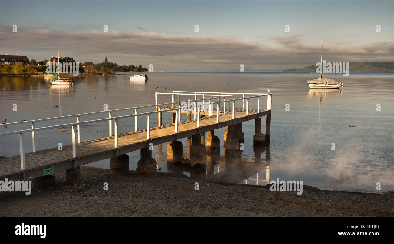 Pontile 2 Mile Bay, il lago Taupo, Isola del nord, Nuova Zelanda, Pacific Foto Stock