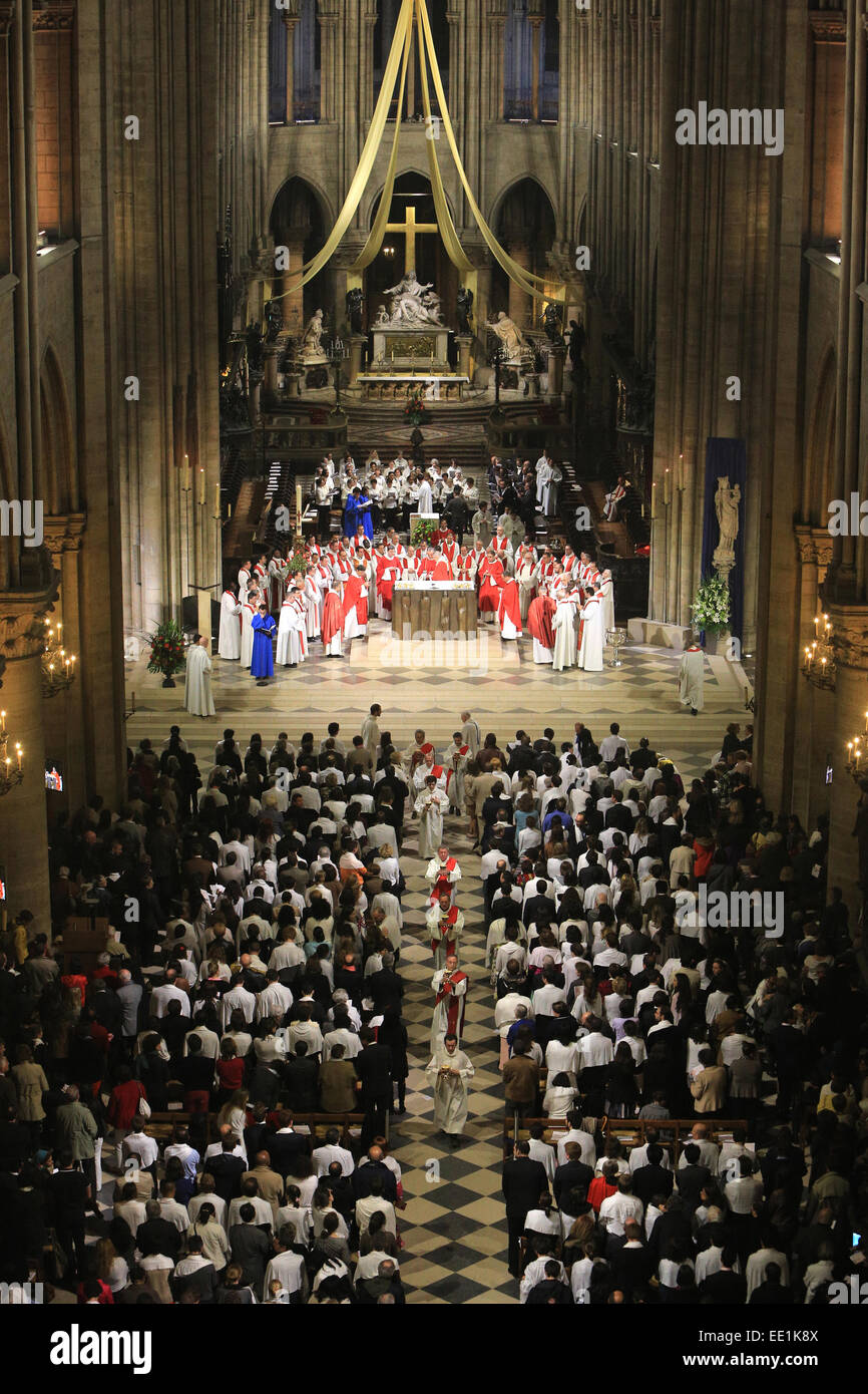 Messa cattolica Cattedrale di Notre Dame de Paris, Parigi, Francia, Europa Foto Stock