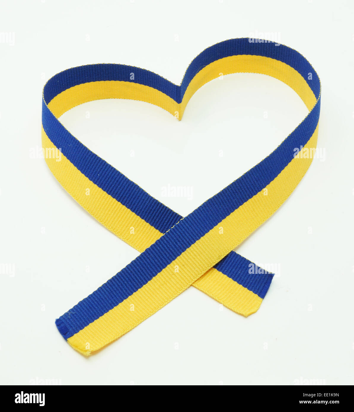 Bandiera ucraino sul nastro del cuore Foto Stock