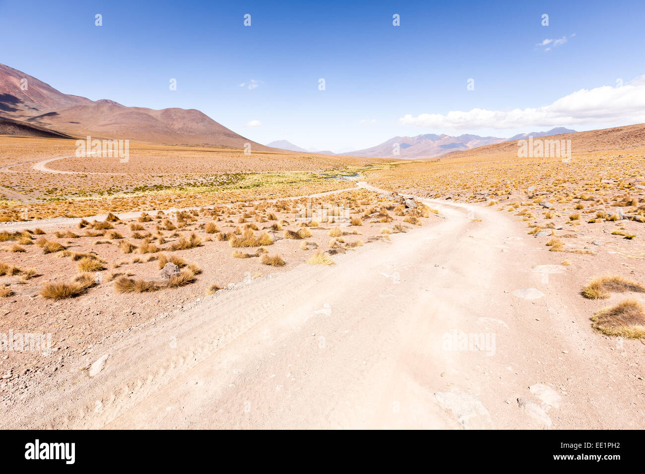 Strade sterrate a Uyuni deserto, Altiplano, Bolivia, Sud America Foto Stock
