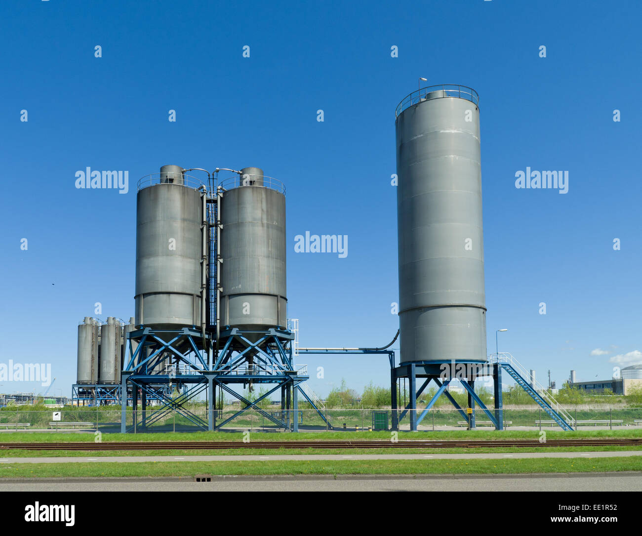 Molti processi industriali di trasformazione serbatoi per il settore chimico Foto Stock