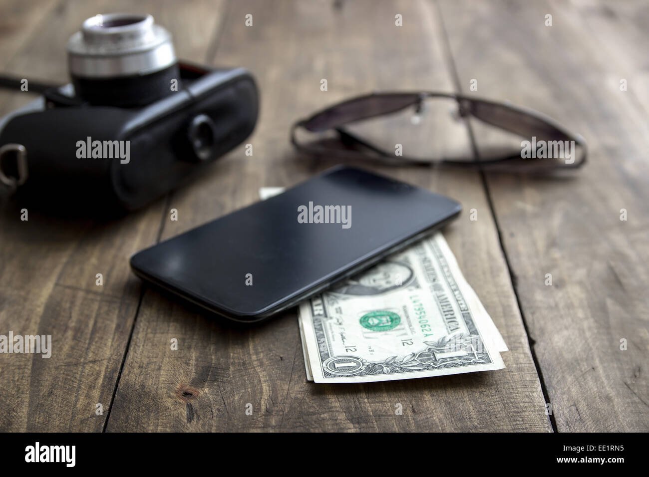 Uomini moderni di accessori su tavola, close up Foto Stock