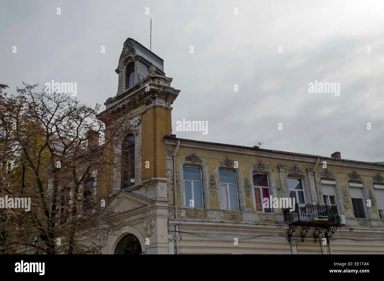 Parziale antico edificio ristrutturato nel Ruse - Città di bellezza e ricca di stile architettura West-European, Bulgaria, Europa Foto Stock