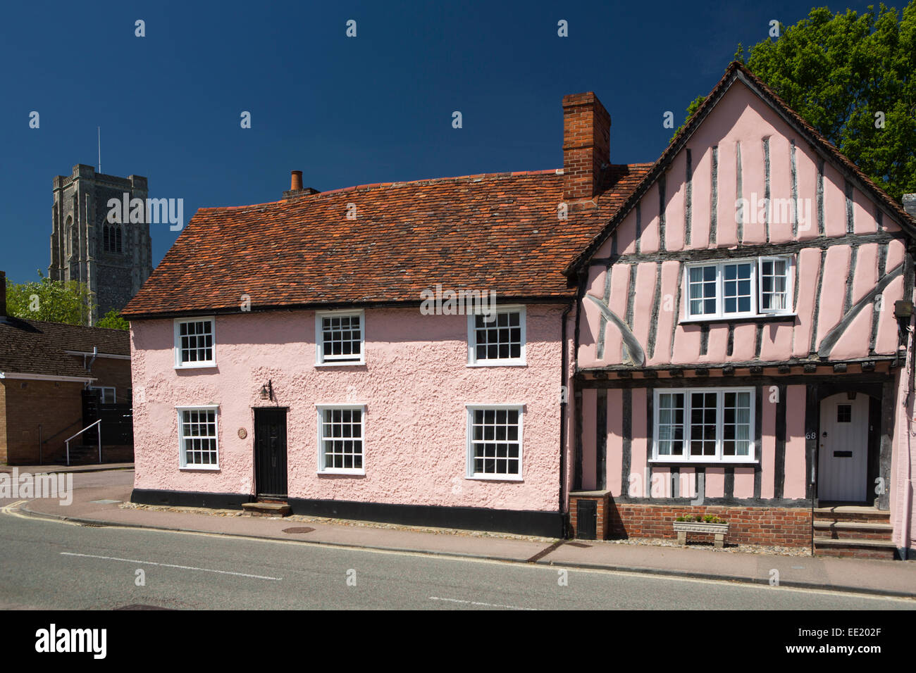Regno Unito Inghilterra, Suffolk, Lavenham, Church Street, le case con la struttura in legno su un angolo di Tenterpiece Foto Stock