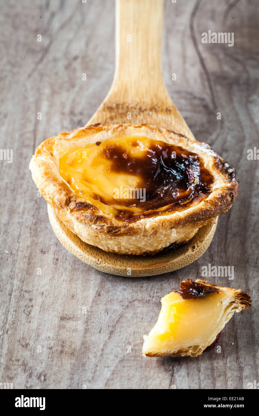 Pastel de nata, ortoghese tradizionale pasta cremosa Foto Stock