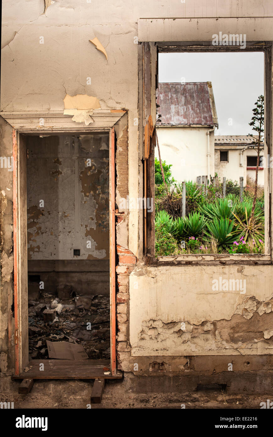 Vecchio condannato casa pronta per la demolizione. Foto Stock