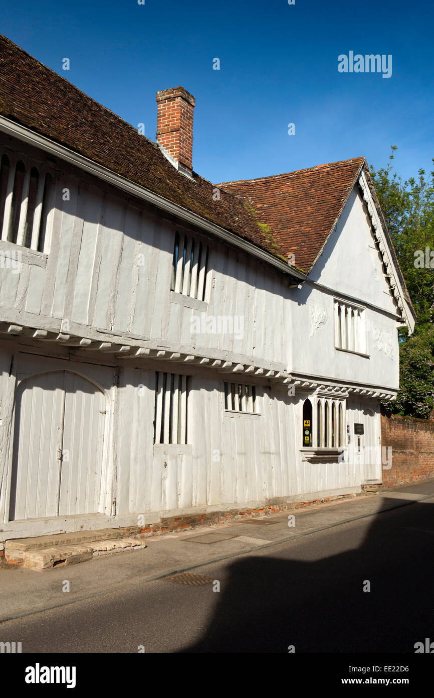 Regno Unito Inghilterra, Suffolk, Lavenham, Water Street, limewashed Priory, legname medievale incorniciata jettied, casa Foto Stock