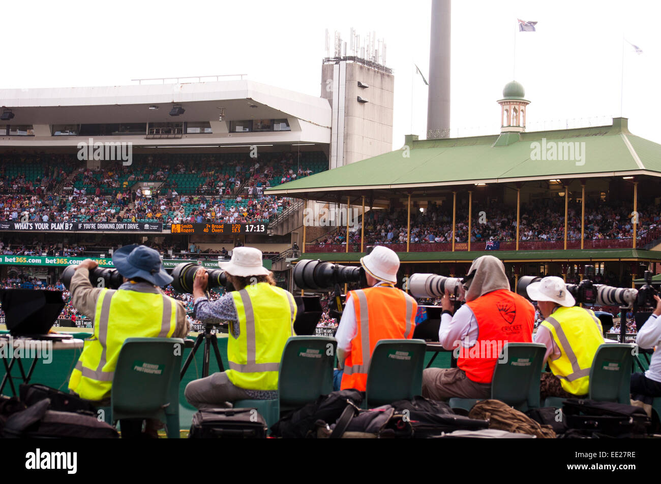 SYDNEY, Australia - 4 gennaio: i fotografi sportivi schierate per catturare l'azione dal vivo nel secondo giorno delle Ceneri ultimo test a Sydn Foto Stock