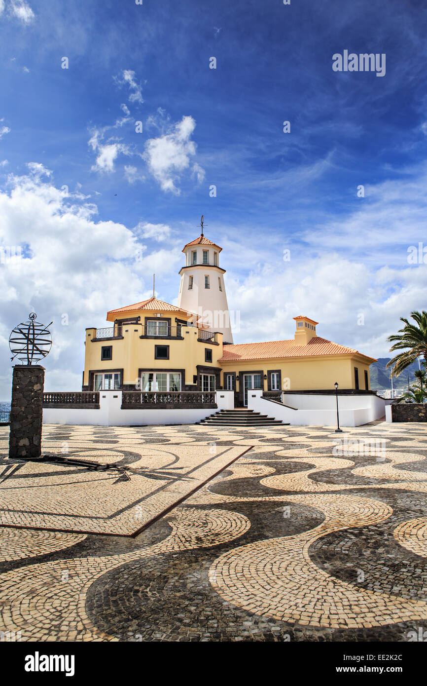 Marina resort a forma conica sulla costa est dell'isola di Madeira, Portogallo Foto Stock