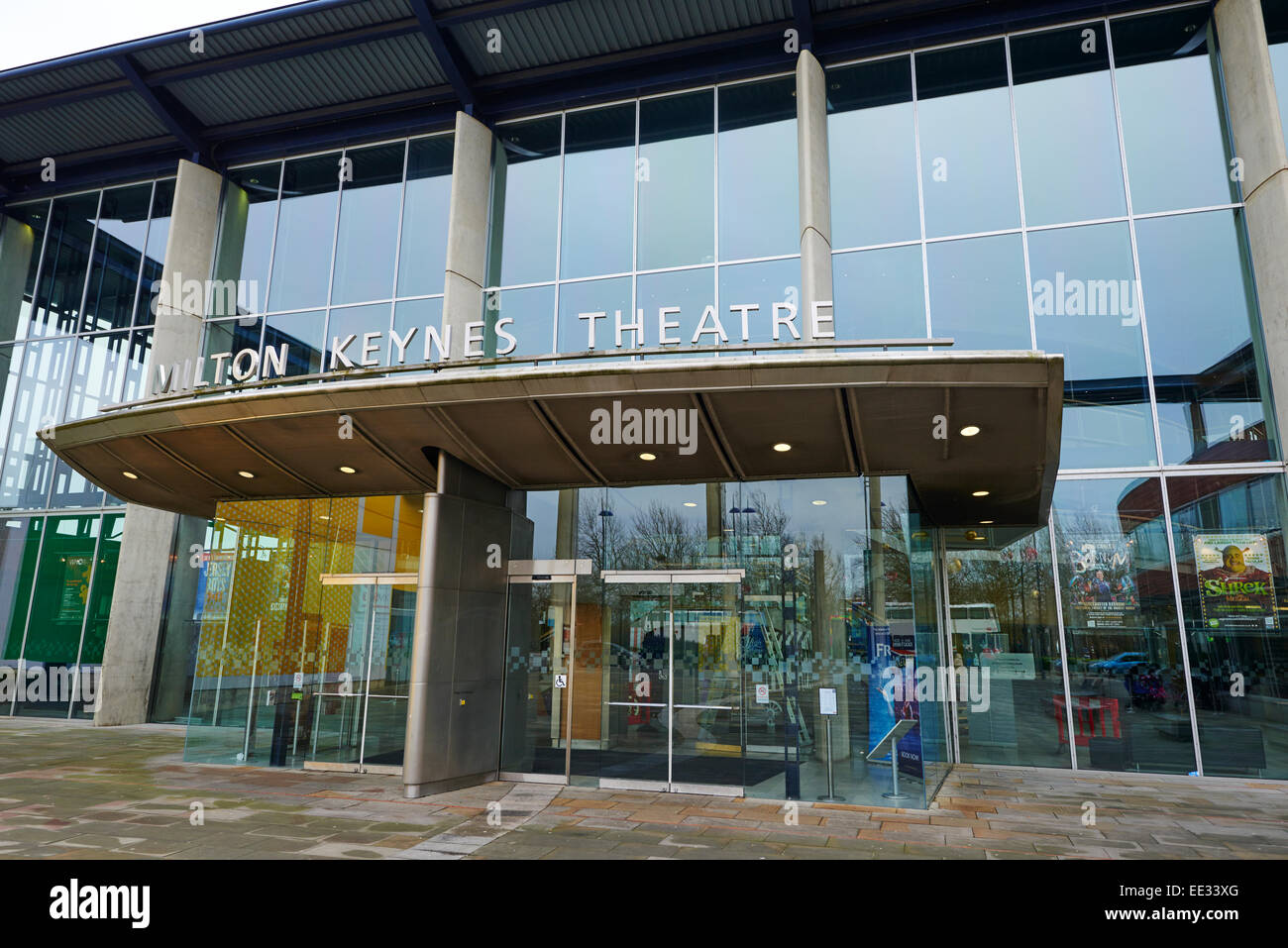 Milton Keynes Theatre progettato da Andrzej Blonski Margaret Powell Square Milton Keynes Buckinghamshire REGNO UNITO Foto Stock